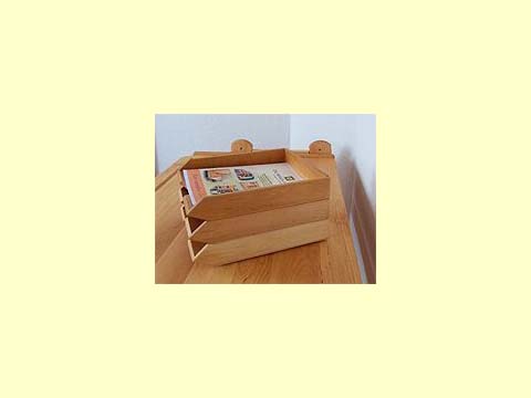 Massive Papierablage aus Erle