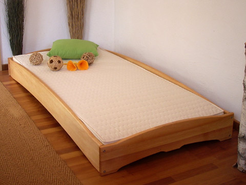 Einzel- und Stapelbett PIPPO - aus massiver Bio-Erle